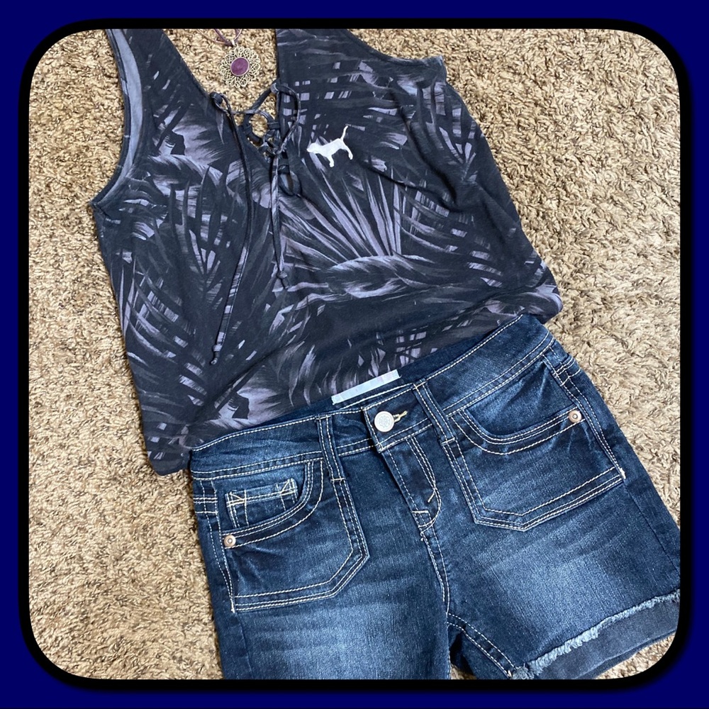 EUC Cute Denim Shorts With Style & Stretch  😊
